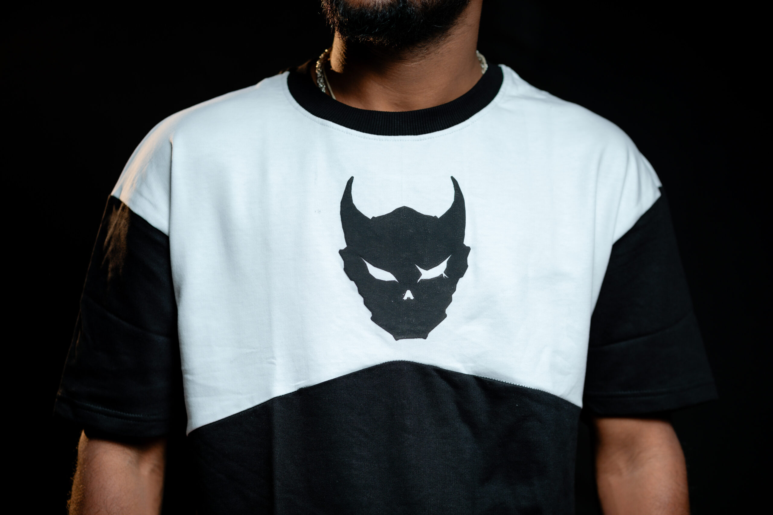 Kaiju 8 - White Premium Oversized - Image 5